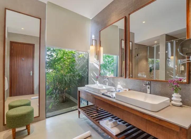 Villa with Garden & Forest View - View 5